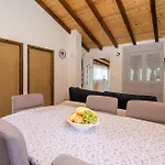 Prázdninový dům 1 Bedroom Lovely In *