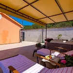 Prázdninový dům 1 Bedroom Lovely In *