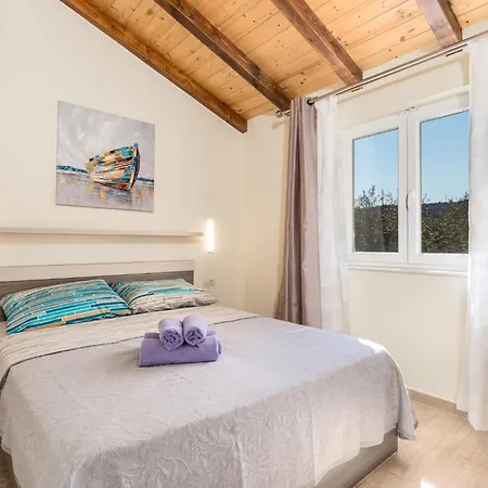 Beautiful In With Jacuzzi Holiday home *