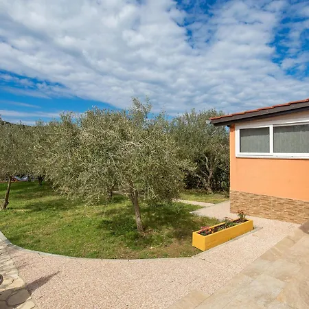 1 Bedroom Lovely In Mundanije