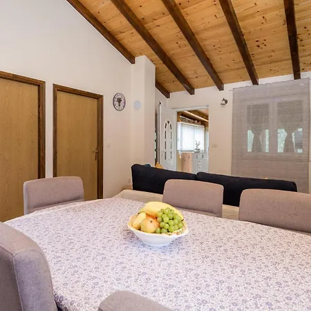 Dom wakacyjny 1 Bedroom Lovely In *