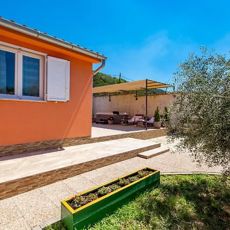 1 Bedroom Lovely In *