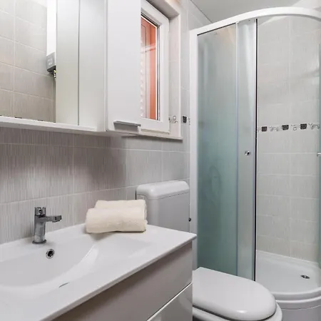 Beautiful In With Jacuzzi Holiday home Mundanije