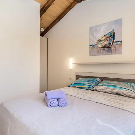 1 Bedroom Lovely In Prázdninový dům